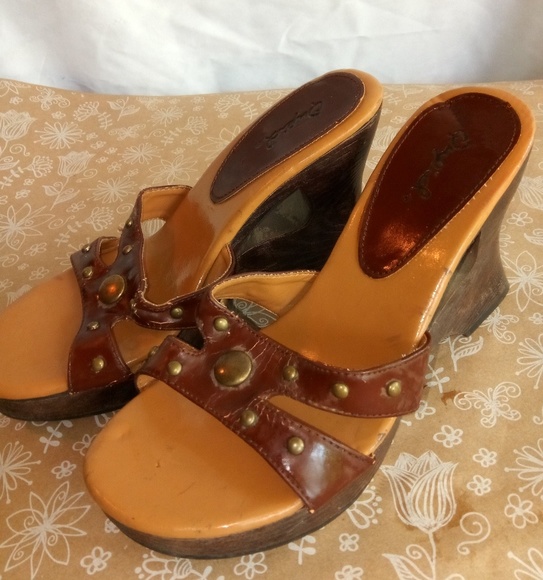 Qupid 6.5 Y2K Wooden Retro Braded Strap Sandals in Cognac - Picture 1 of 6